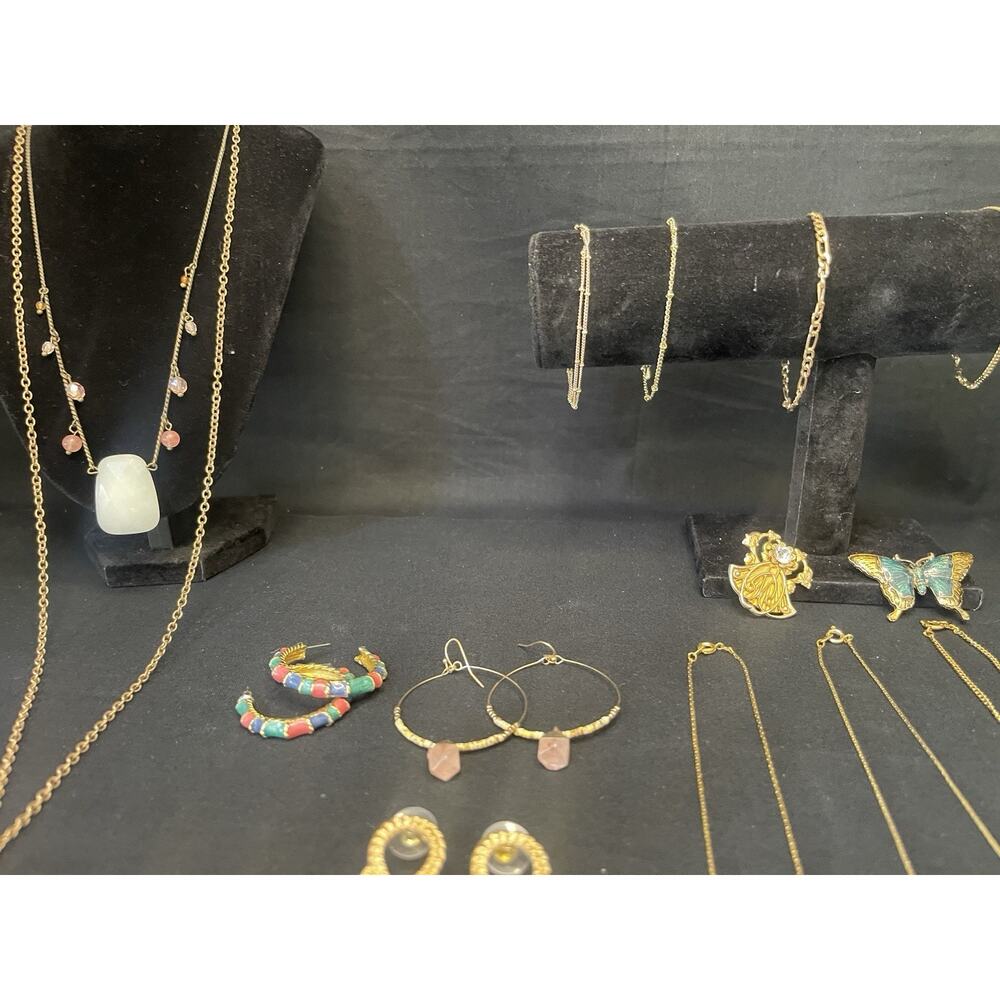 Vintage To Now Gold tone Jewelry Lot Necklace Bracelet Earrings Brooch - Picture 5 of 11